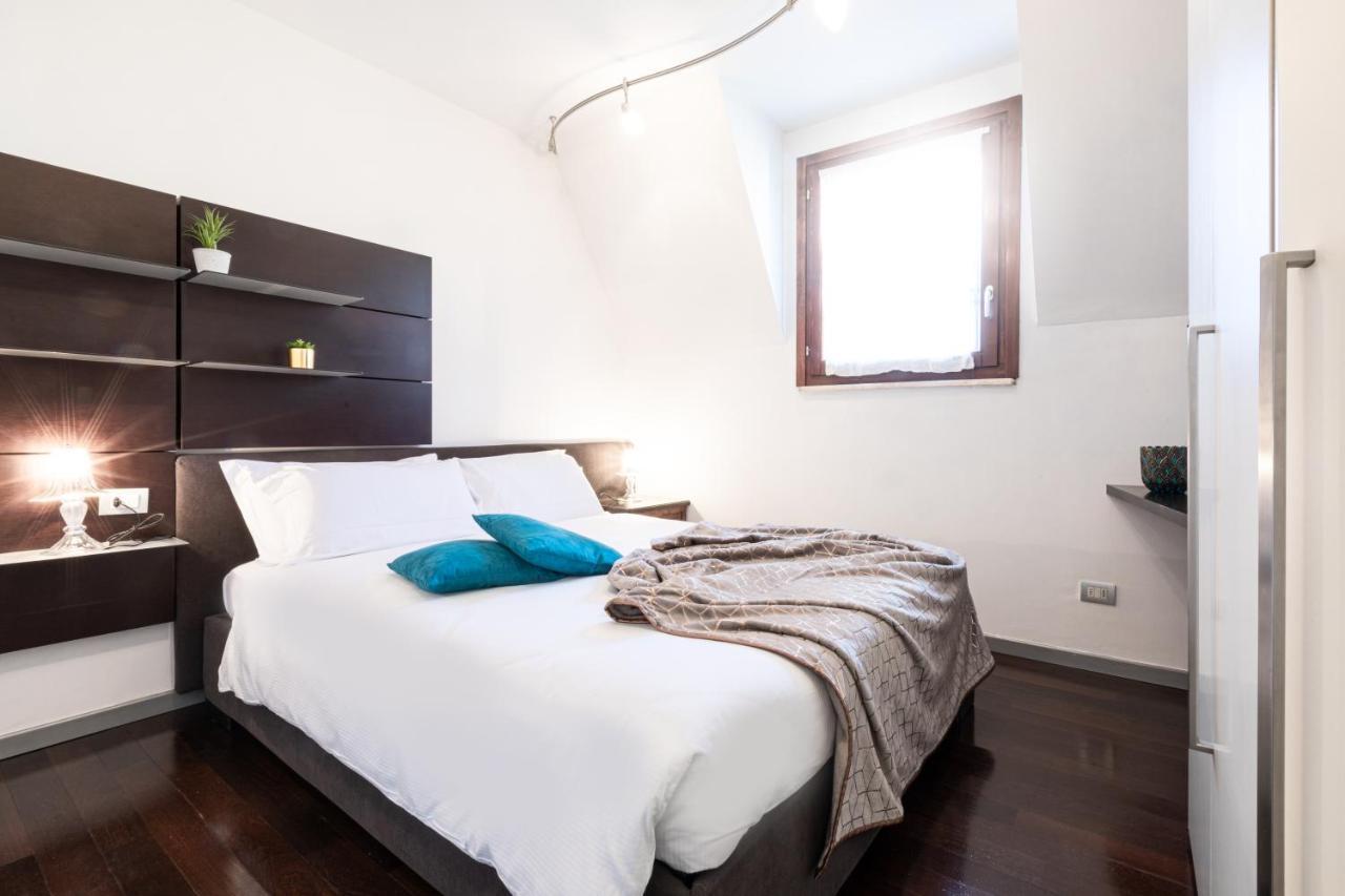 Sempione Split-Level Terrace Apartment - Top Collection Milan Bagian luar foto