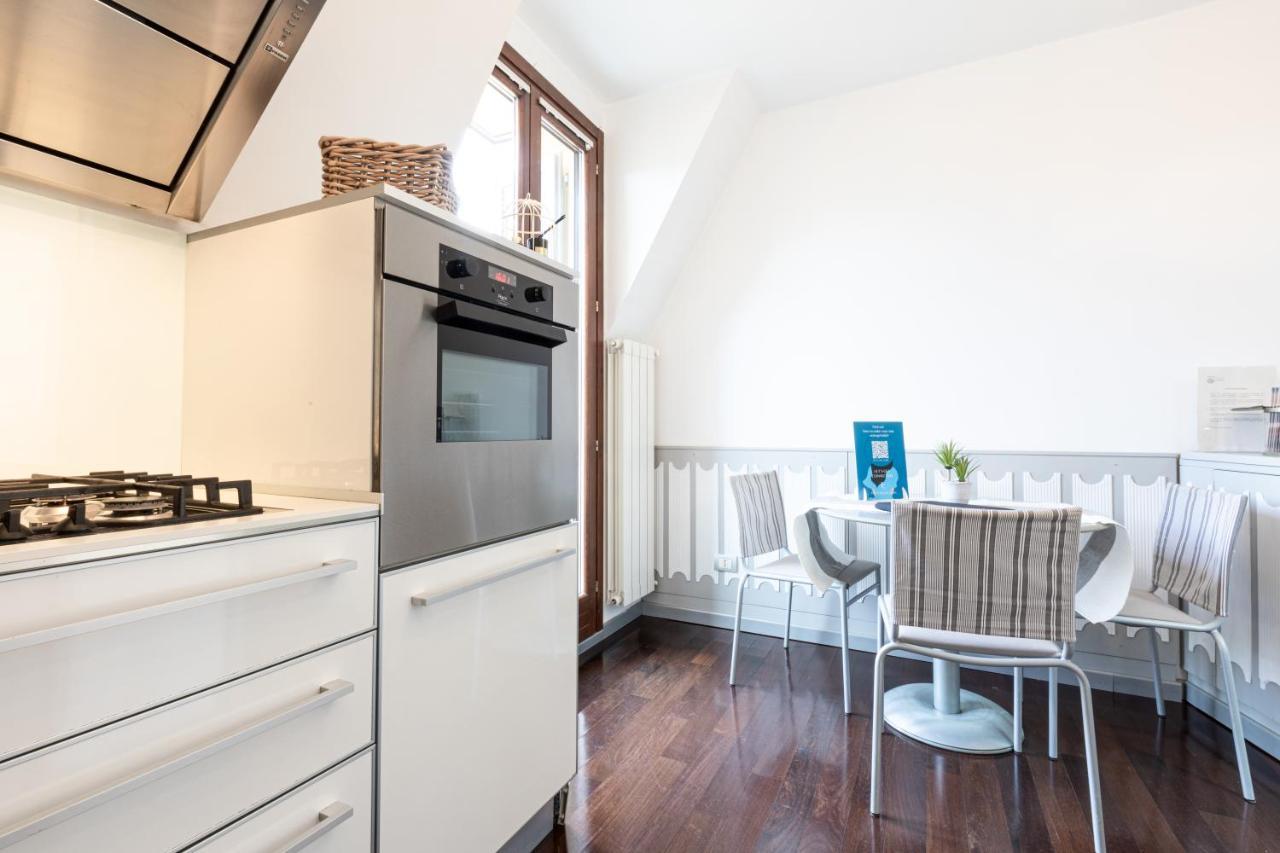 Sempione Split-Level Terrace Apartment - Top Collection Milan Bagian luar foto